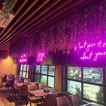 Hotel Merakee - Near Dahisar Mira Road Mumbai Dış mekan fotoğraf