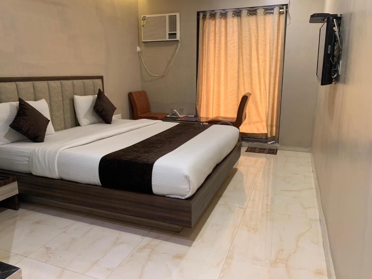 Hotel Merakee - Near Dahisar Mira Road Mumbai Dış mekan fotoğraf