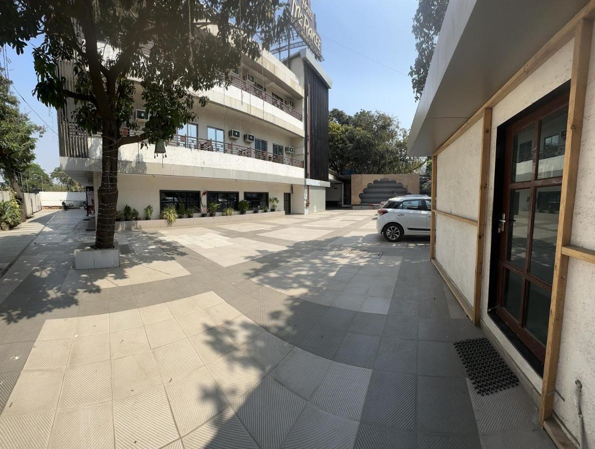 Hotel Merakee - Near Dahisar Mira Road Mumbai Dış mekan fotoğraf