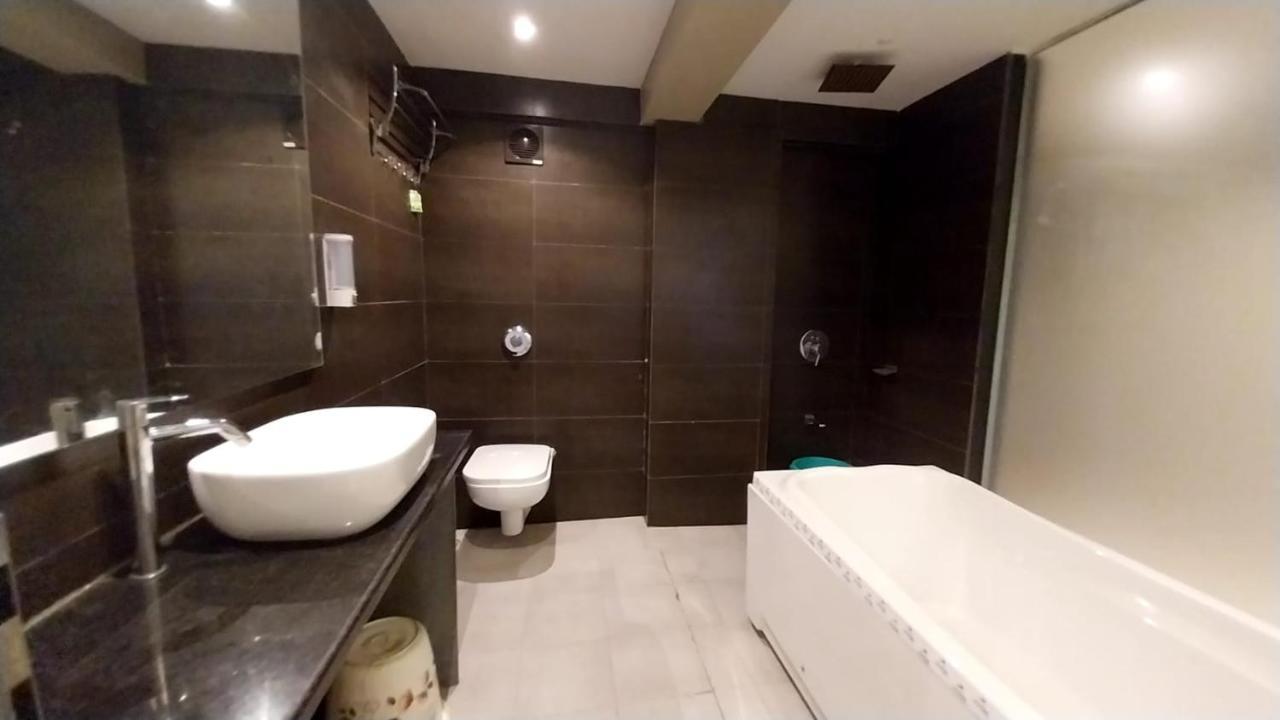 Hotel Merakee - Near Dahisar Mira Road Mumbai Dış mekan fotoğraf