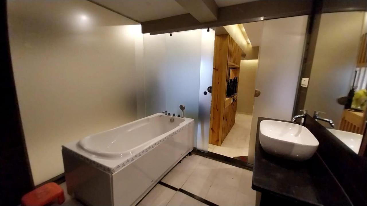 Hotel Merakee - Near Dahisar Mira Road Mumbai Dış mekan fotoğraf