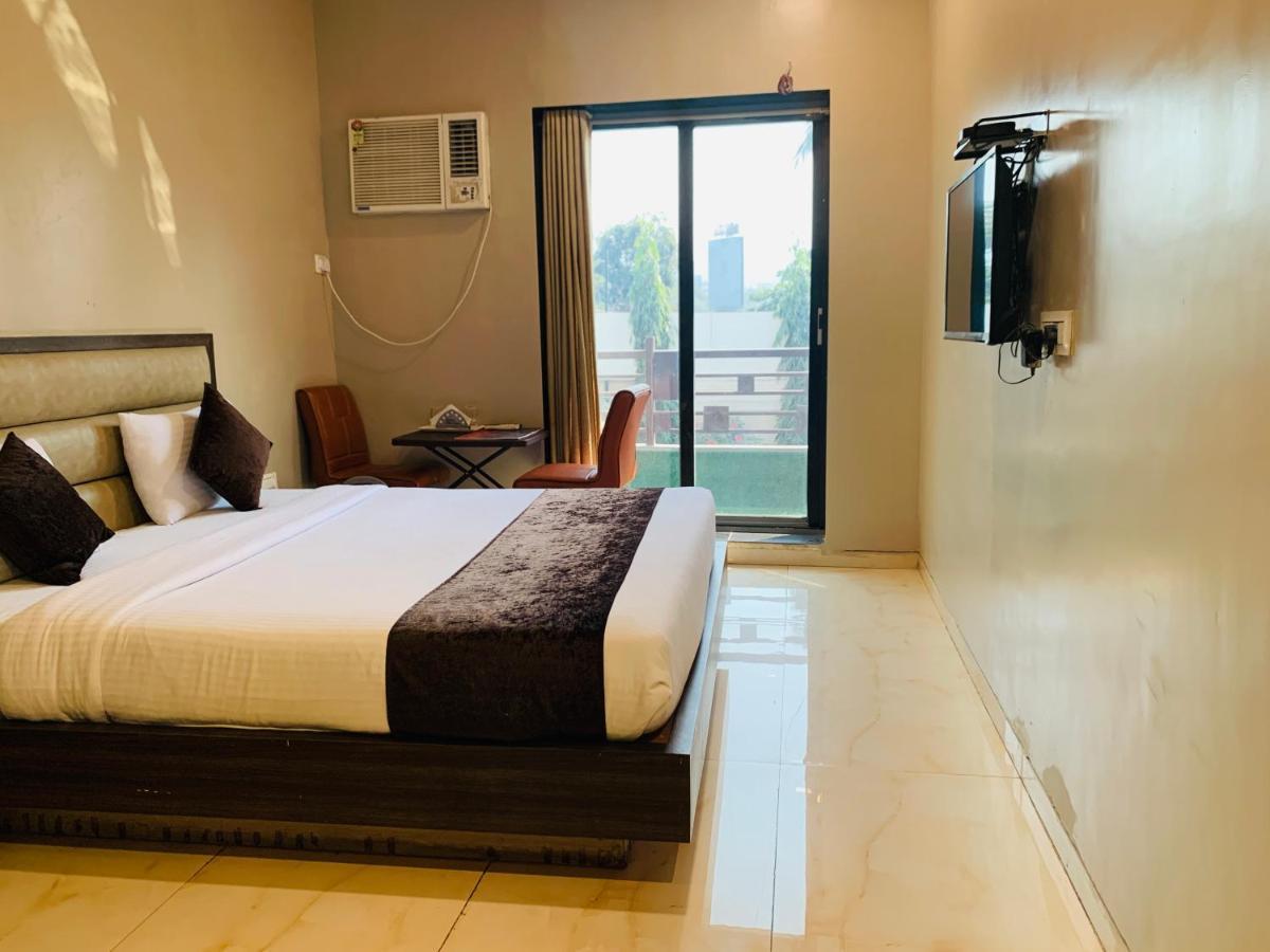 Hotel Merakee - Near Dahisar Mira Road Mumbai Dış mekan fotoğraf