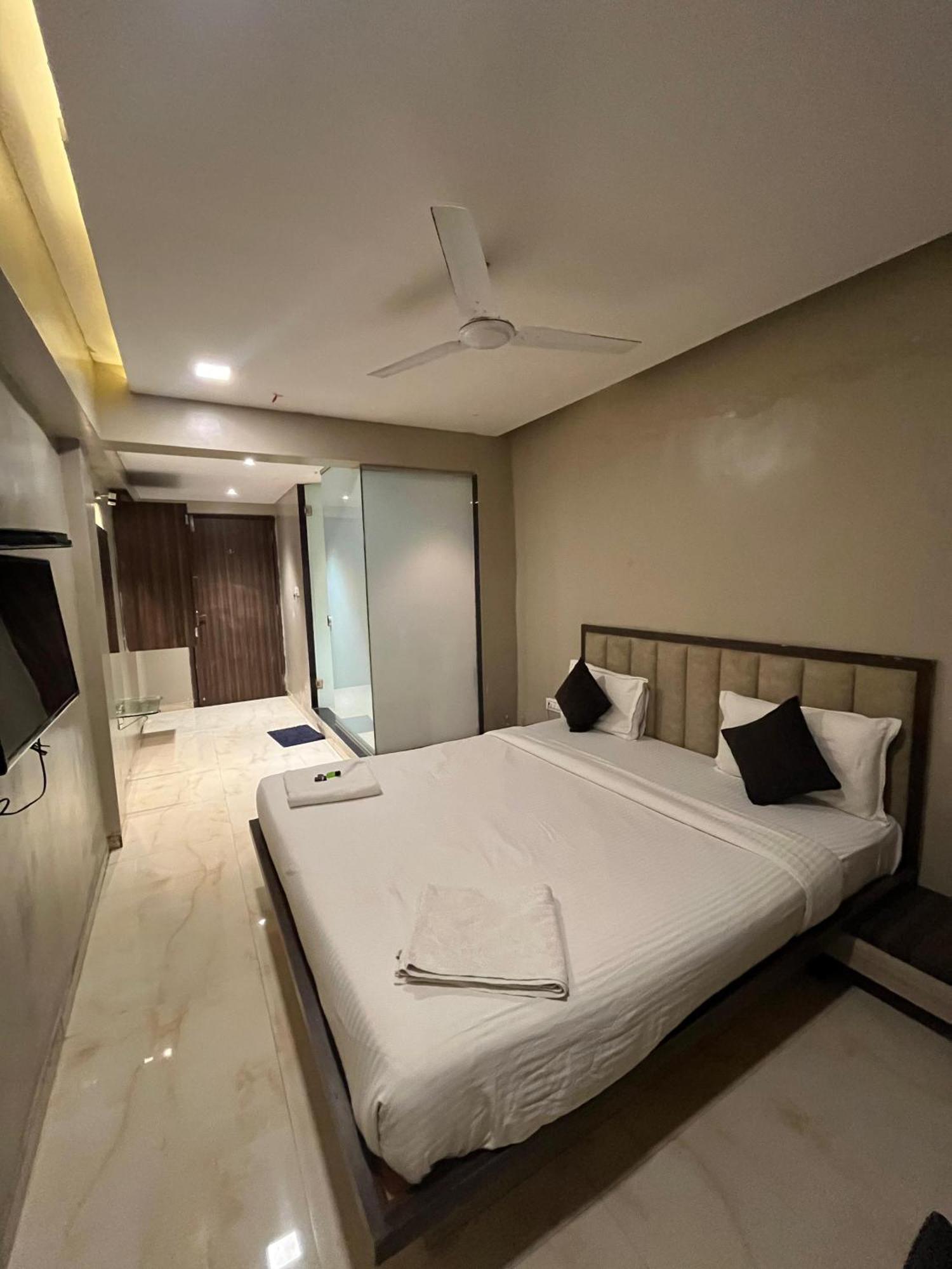Hotel Merakee - Near Dahisar Mira Road Mumbai Dış mekan fotoğraf