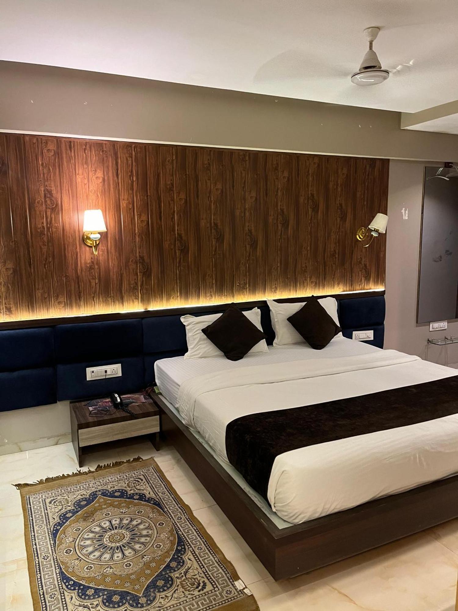 Hotel Merakee - Near Dahisar Mira Road Mumbai Dış mekan fotoğraf