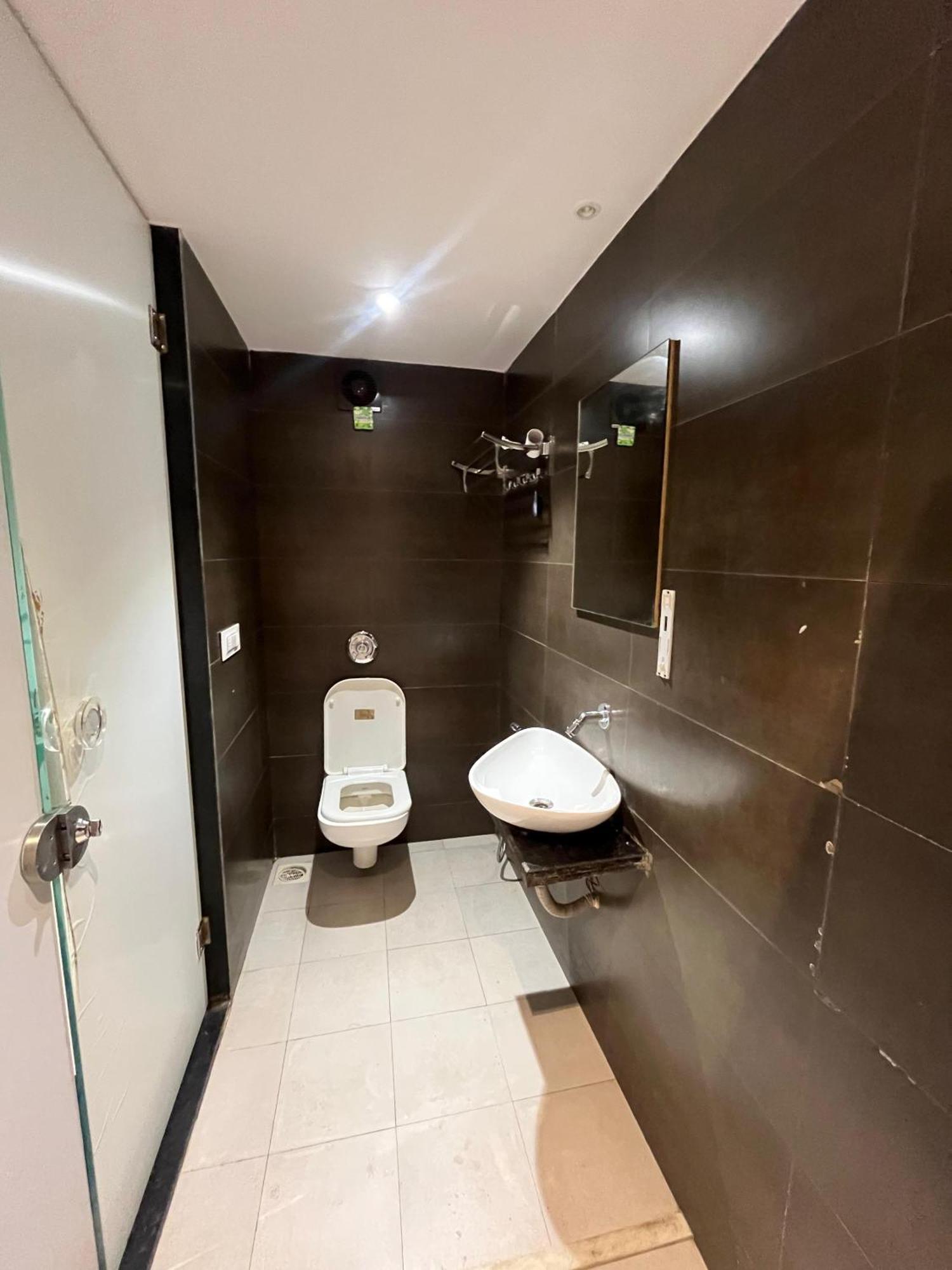 Hotel Merakee - Near Dahisar Mira Road Mumbai Dış mekan fotoğraf
