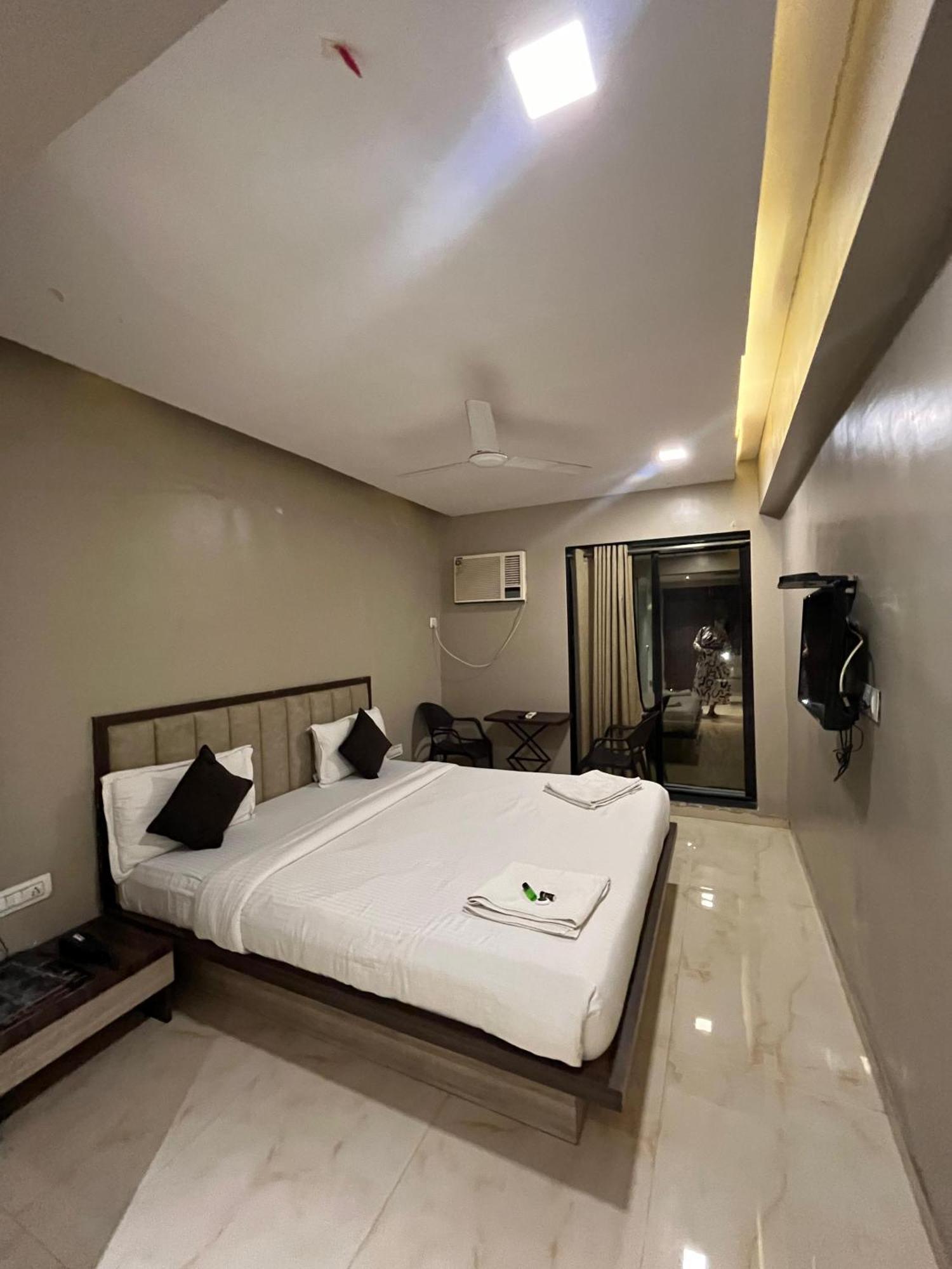 Hotel Merakee - Near Dahisar Mira Road Mumbai Dış mekan fotoğraf