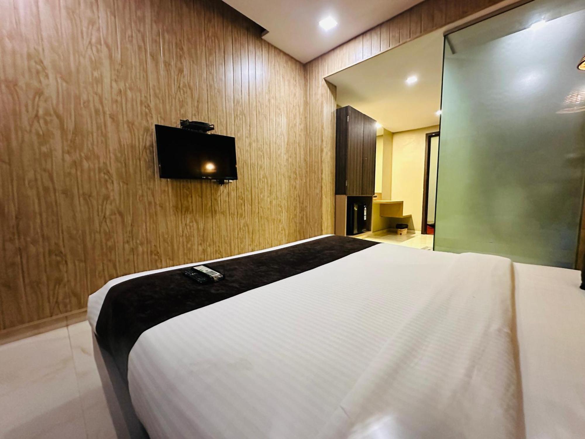 Hotel Merakee - Near Dahisar Mira Road Mumbai Dış mekan fotoğraf